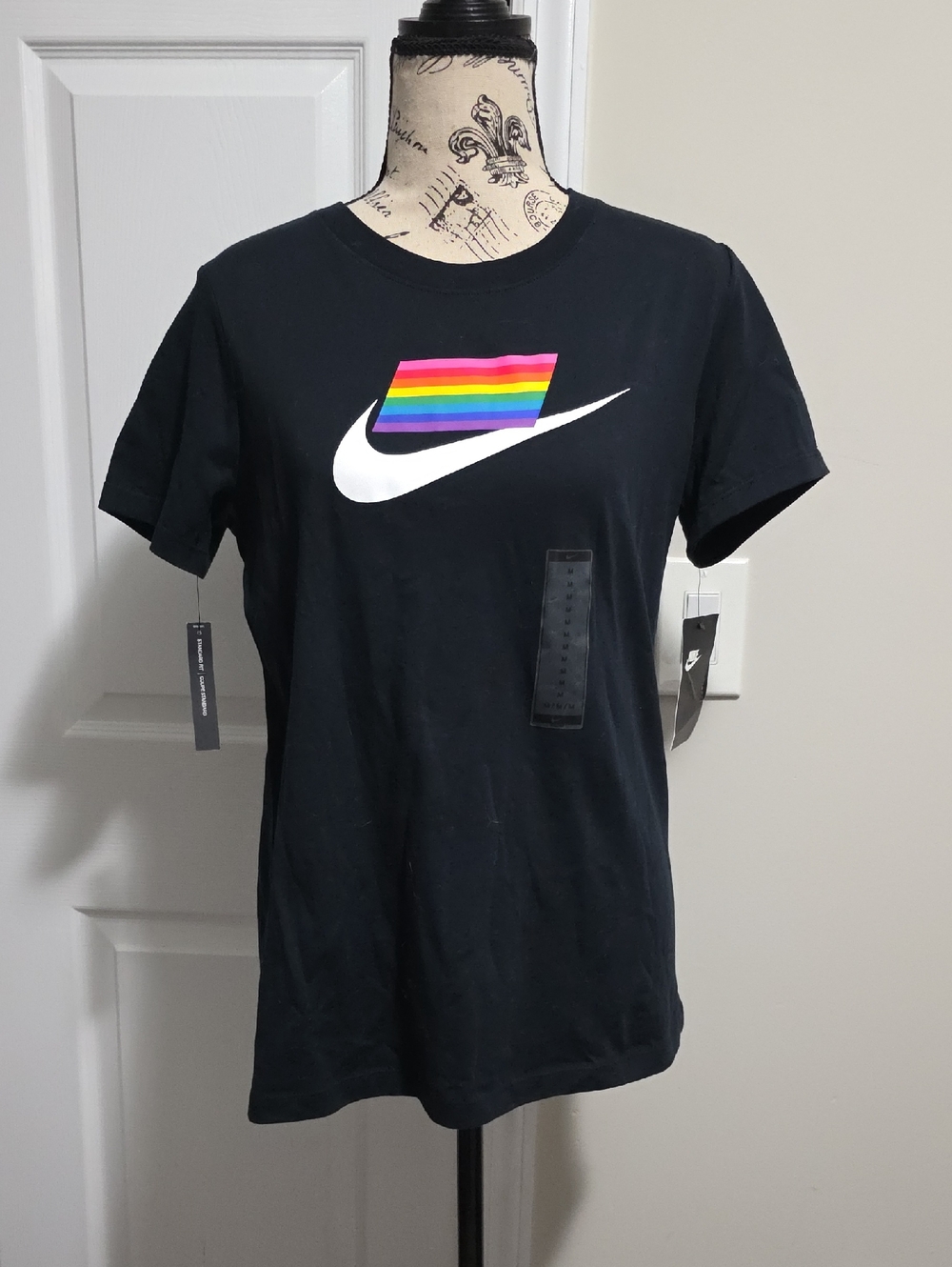Nike Sportswear BeTrue Pride Tee Shirt Top Pride Standard Fit Medium